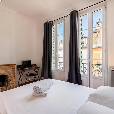 Cosy And Trendy 2 Bedrooms Flat, Train Station/tramway Apartament *