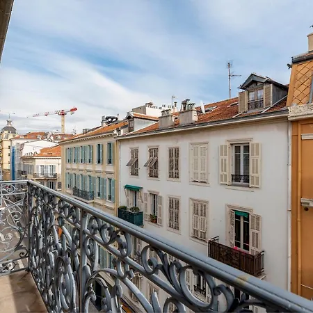 Cosy And Trendy 2 Bedrooms Flat, Train Station/tramway Apartament